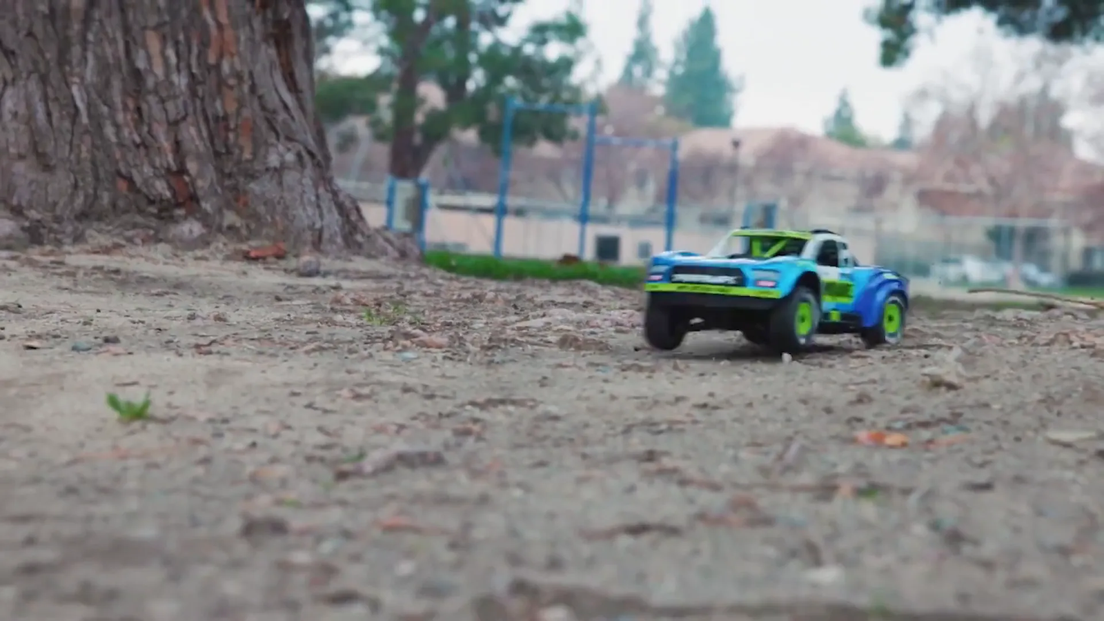 Team Associated B7 en la pista de carreras