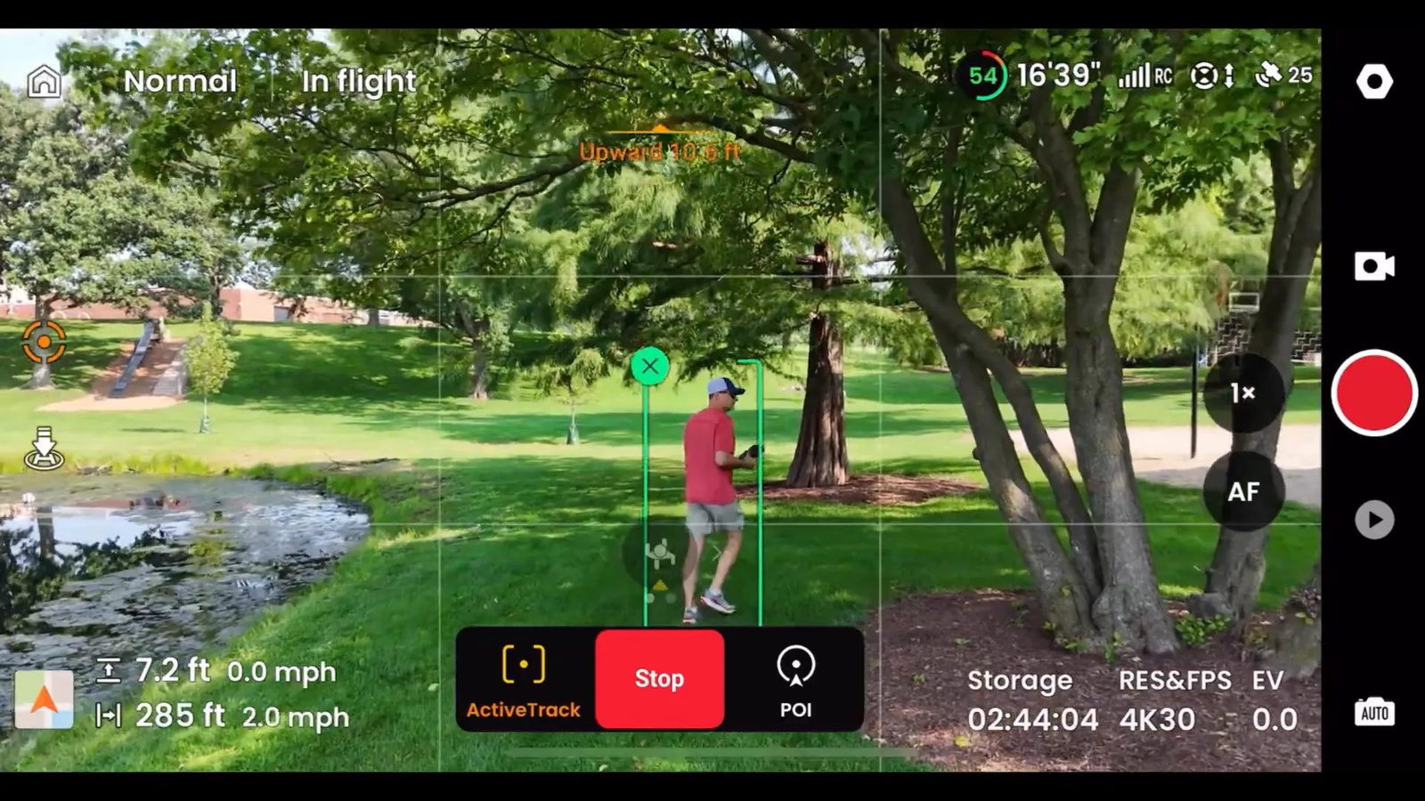 Demostración de seguimiento activo del Sky Rover X1 en entorno arbóreo